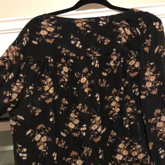 Black flowered blouse with lace front - Picture 4 of 4
